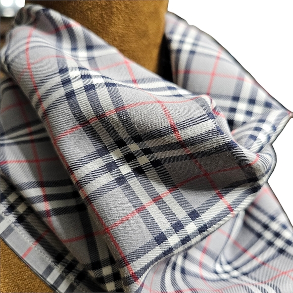 BURBERRY SCARF - Picture 3 of 16